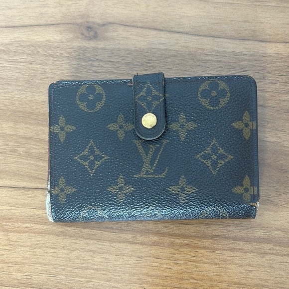 LOUIS VUITTON Classic Print Wallet - Picture 1 of 16